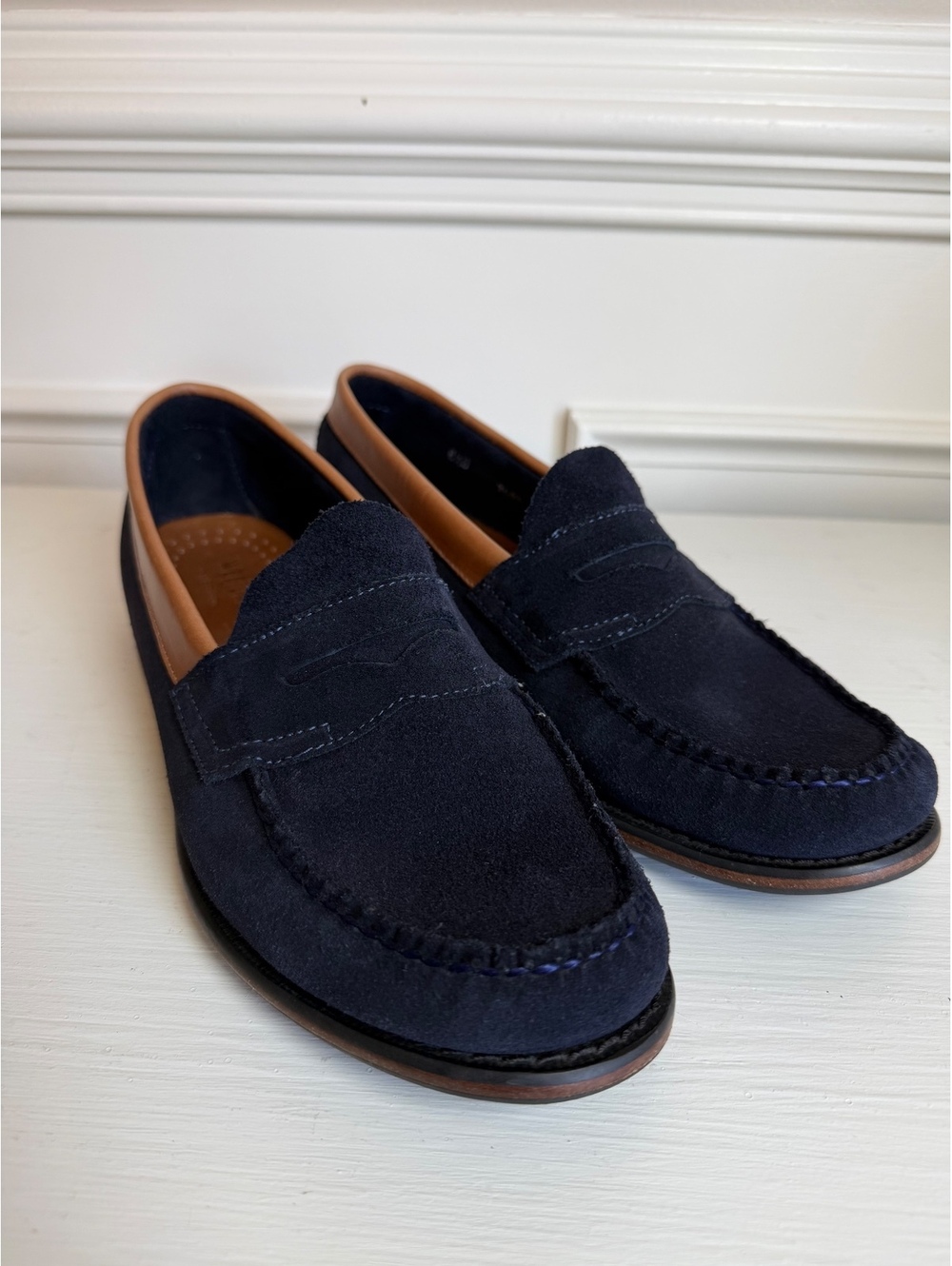 G.H. Bass Weejuns Suede Penny Loafers Navy Blue Tan Trim Men’s Size 8.5